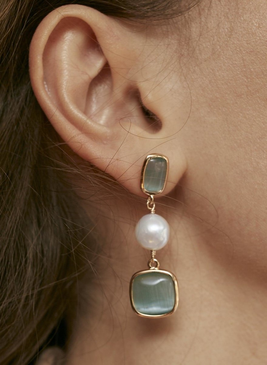 Pendiente · Pendientes de piedras de colores en tono azul con perla