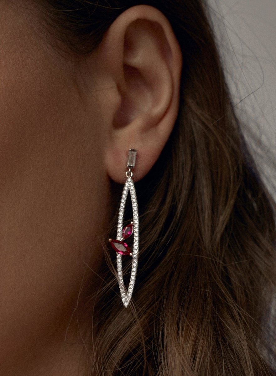 Earrings - Long thin silver earrings oval design with zircons