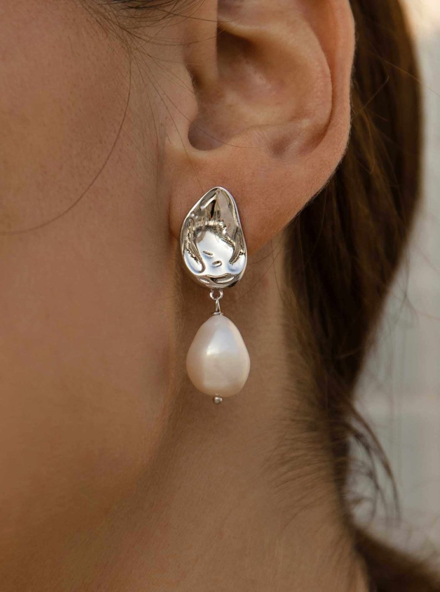 Earrings - Pendant pearl earrings irregular liquid design