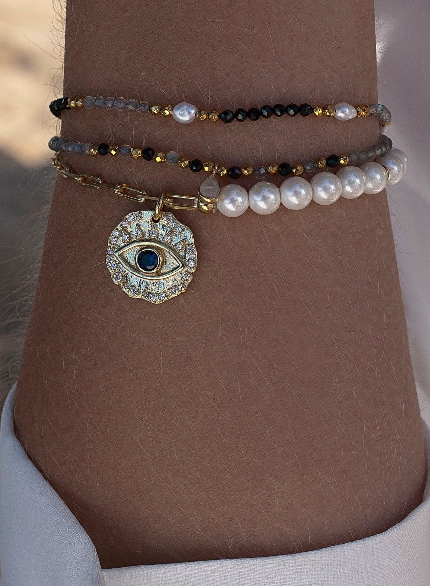 Bracelet - Thin bracelets with pearl beads and medal design